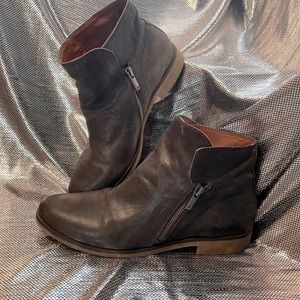 Lucky Brand🍀Woman’s Gray Leather ankle boots size 10 M gently worn beautiful😎